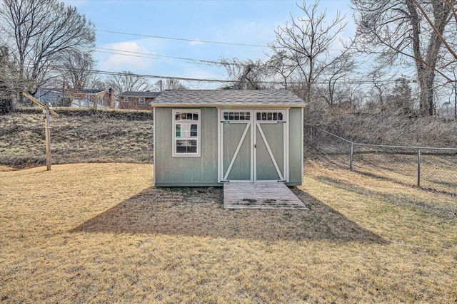 2814 Montvale RD, Roanoke, VA 24015