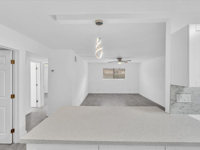 7430 Kimberly Boulevard 102d, North Lauderdale, FL 33068