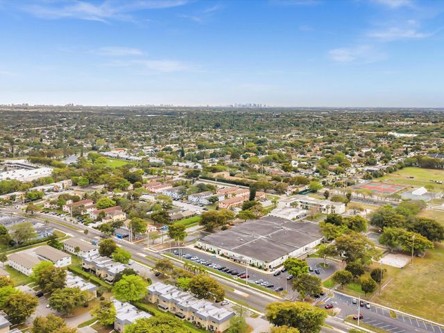 7430 Kimberly Boulevard 102d, North Lauderdale, FL 33068