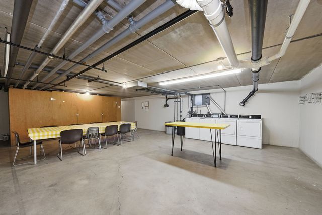 6533 N Northwest Highway 1C, Chicago, IL 60631