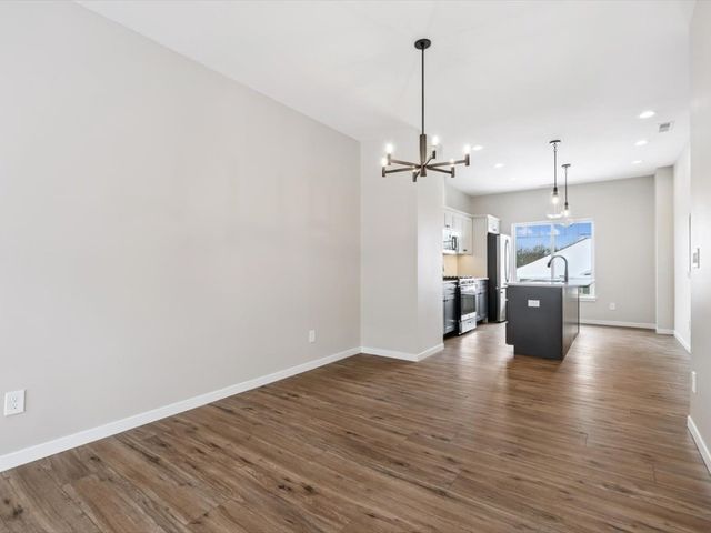 946 Dubs Drive, Iowa City, IA 52246