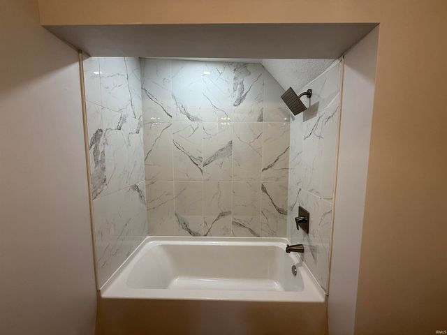 1107 N Lima Road, Kendallville, IN 46755