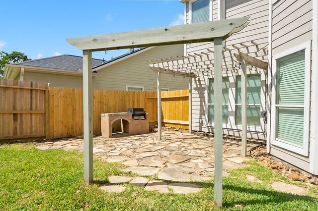 2068 Briar Grove Drive, Conroe, TX 77301