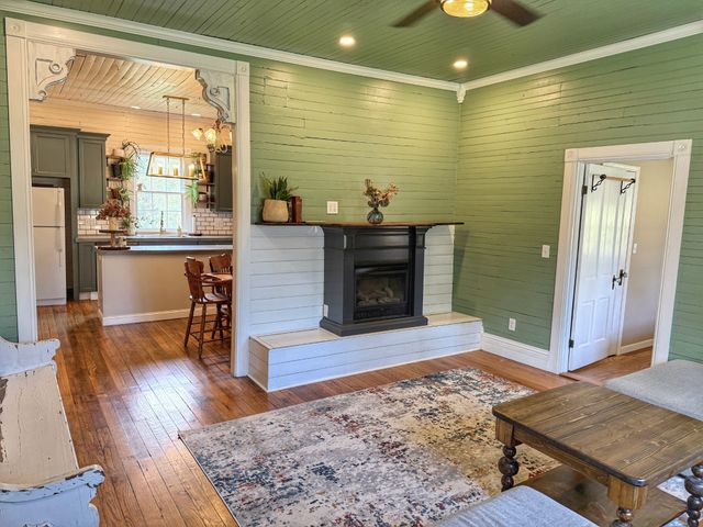 701 W 5th Street, Dickson, TN 37055