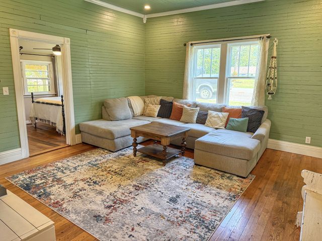 701 W 5th Street, Dickson, TN 37055