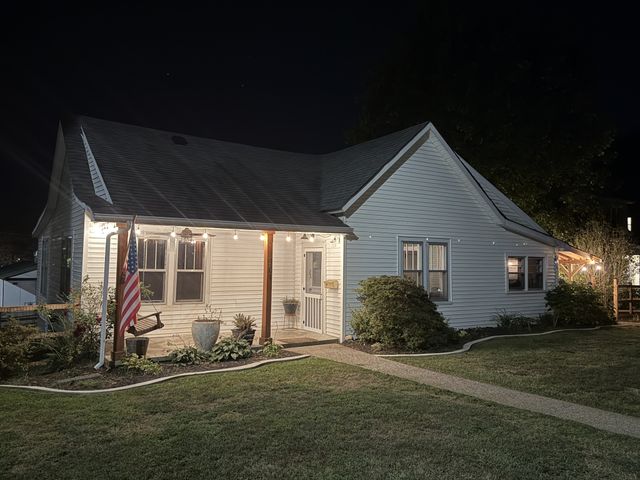 701 W 5th Street, Dickson, TN 37055