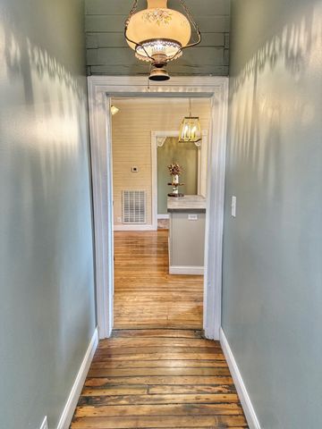 701 W 5th Street, Dickson, TN 37055