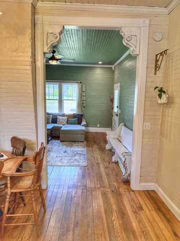 701 W 5th Street, Dickson, TN 37055