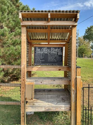 701 W 5th Street, Dickson, TN 37055