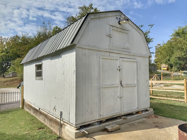 701 W 5th Street, Dickson, TN 37055