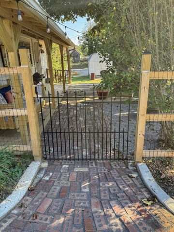 701 W 5th Street, Dickson, TN 37055