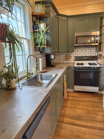 701 W 5th Street, Dickson, TN 37055