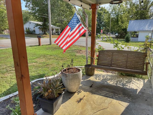 701 W 5th Street, Dickson, TN 37055