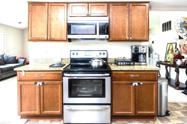 14225 Shadywood Drive, Sterling Heights, MI 48312