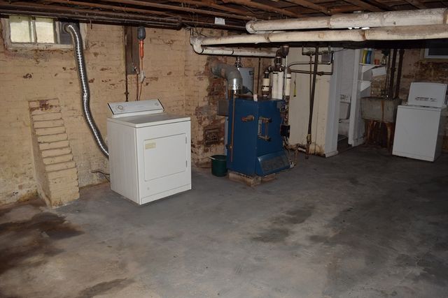 33 Stratford Terrace, Springfield, MA 01108