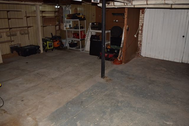 33 Stratford Terrace, Springfield, MA 01108