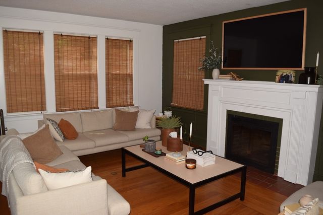 33 Stratford Terrace, Springfield, MA 01108