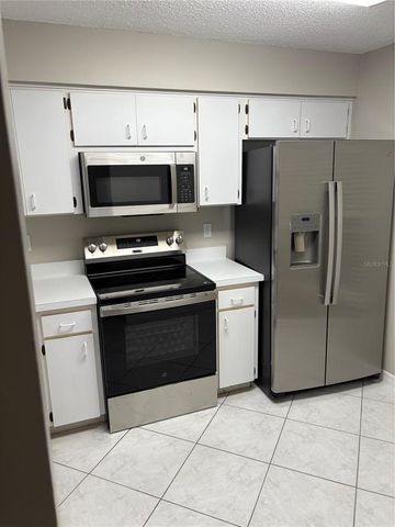 120 KNOLLPOINT DRIVE, Sun City Center, FL 33573