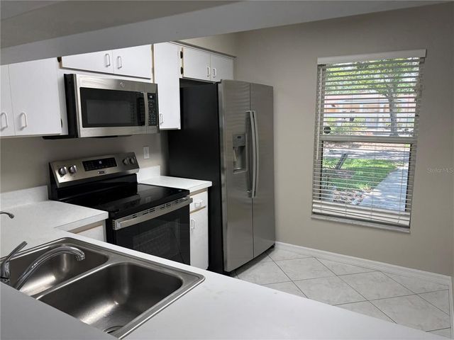 120 KNOLLPOINT DRIVE, Sun City Center, FL 33573