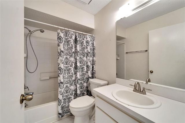 120 KNOLLPOINT DRIVE, Sun City Center, FL 33573