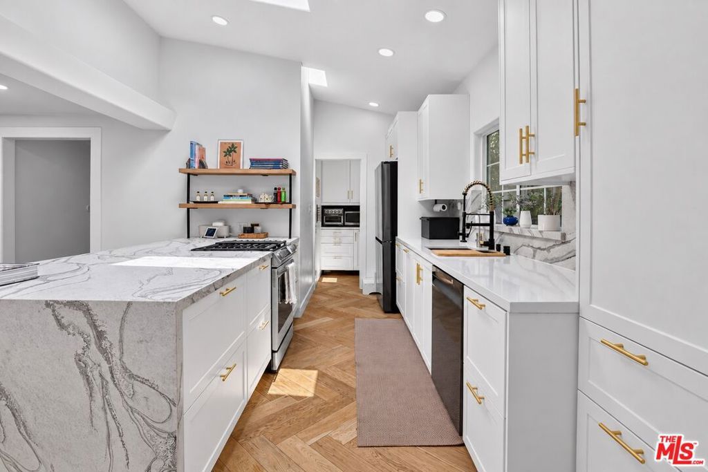 5121 Morella Avenue, Valley Village, CA 91607 — photo 5