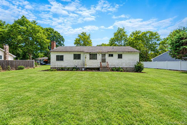 3 June Street, Hauppauge, NY 11788