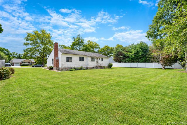 3 June Street, Hauppauge, NY 11788