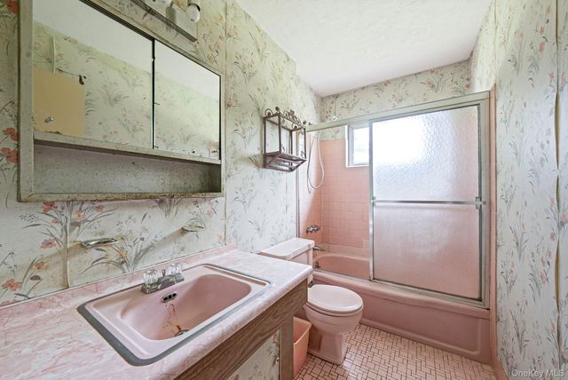3 June Street, Hauppauge, NY 11788