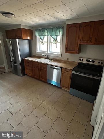 10 BORATEN RD, Royersford, PA 19468