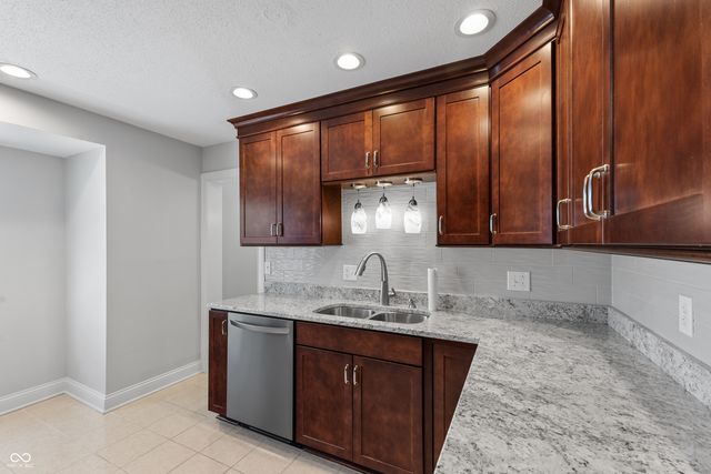 530 Hunters D, Carmel, IN 46032