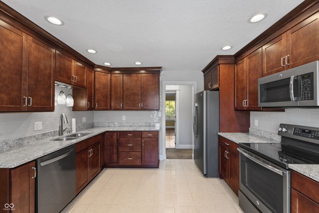 530 Hunters D, Carmel, IN 46032