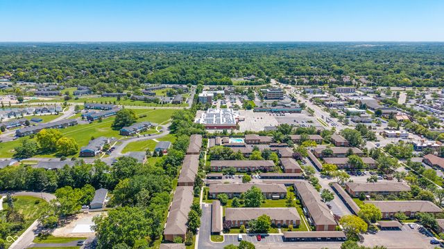 530 Hunters D, Carmel, IN 46032