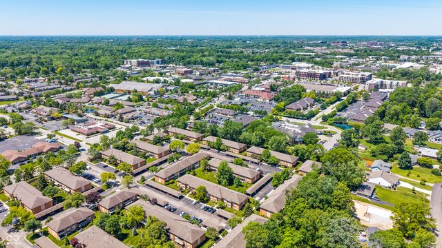 530 Hunters D, Carmel, IN 46032