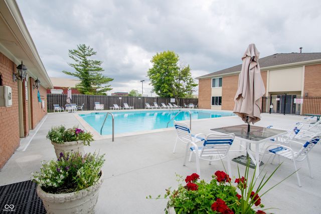 530 Hunters D, Carmel, IN 46032