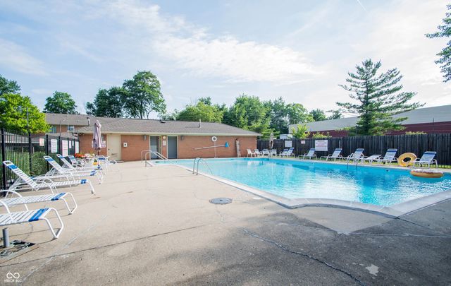 530 Hunters D, Carmel, IN 46032