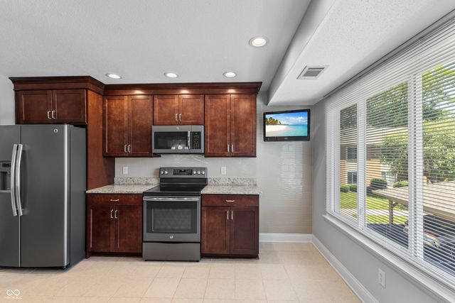 530 Hunters D, Carmel, IN 46032