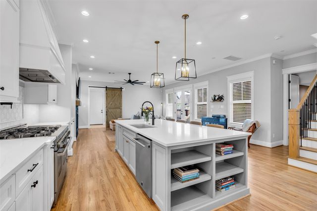 800 Walton Street, Houston, TX 77009