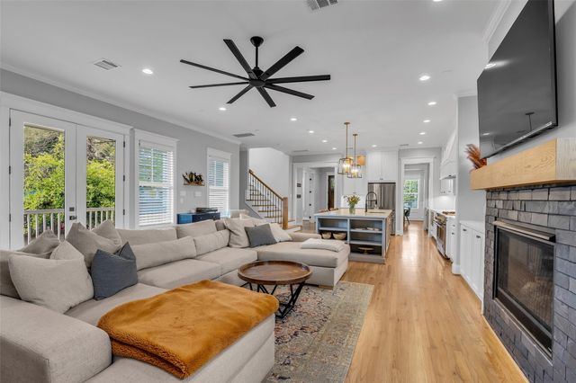 800 Walton Street, Houston, TX 77009