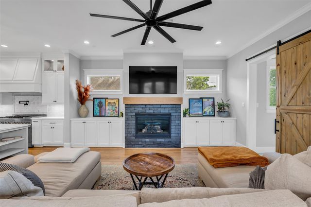 800 Walton Street, Houston, TX 77009