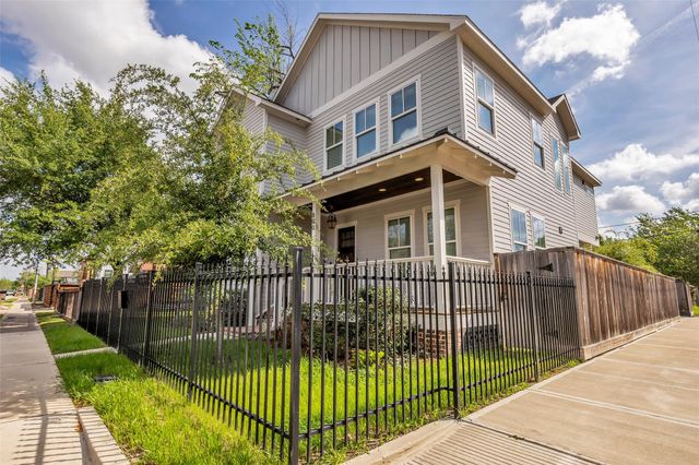 800 Walton Street, Houston, TX 77009