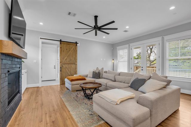 800 Walton Street, Houston, TX 77009