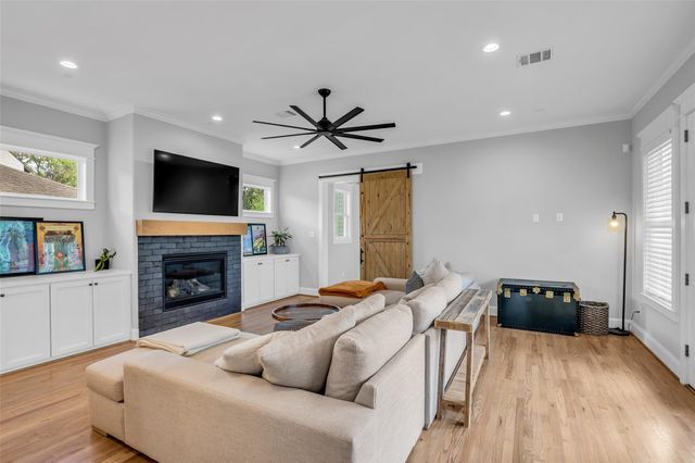 800 Walton Street, Houston, TX 77009