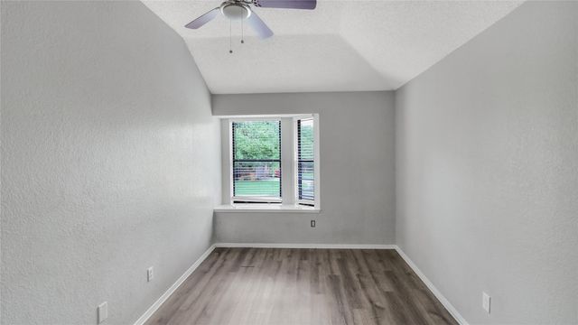 6305 Meadow Glen Drive, Arlington, TX 76018