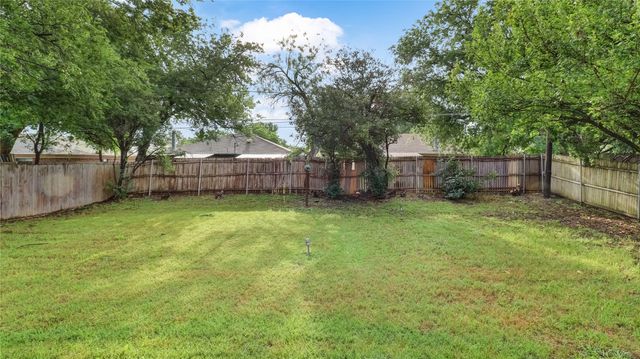 6305 Meadow Glen Drive, Arlington, TX 76018