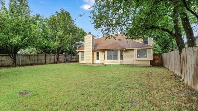 6305 Meadow Glen Drive, Arlington, TX 76018