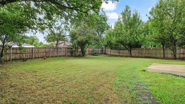 6305 Meadow Glen Drive, Arlington, TX 76018