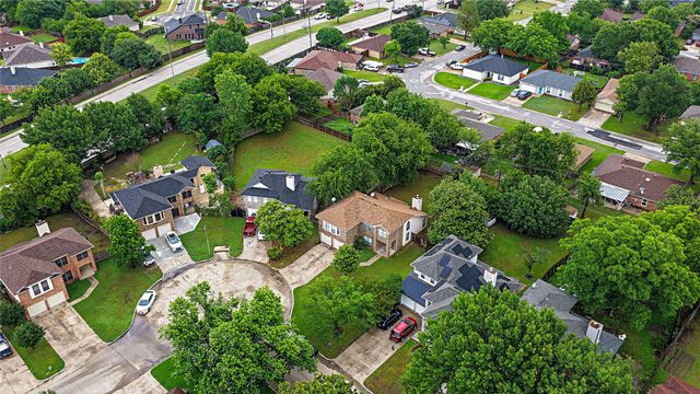 6305 Meadow Glen Drive, Arlington, TX 76018