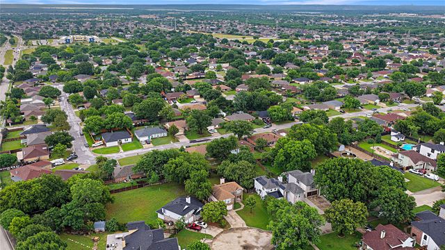 6305 Meadow Glen Drive, Arlington, TX 76018