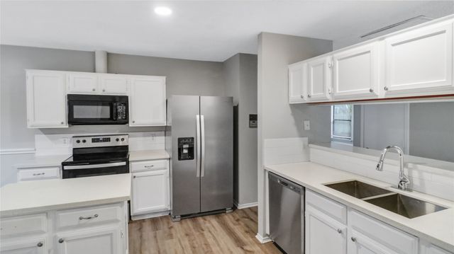 6305 Meadow Glen Drive, Arlington, TX 76018