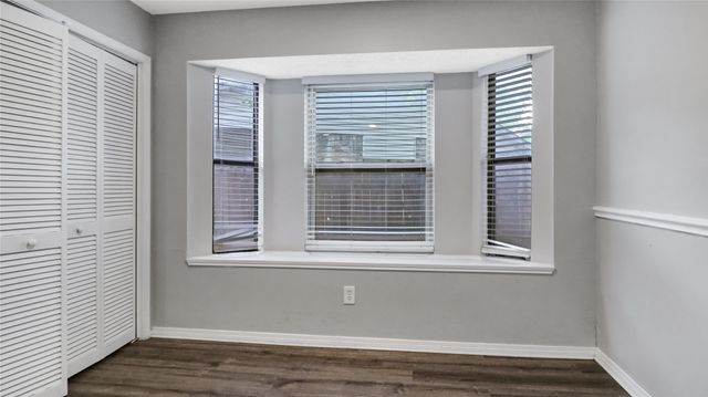 6305 Meadow Glen Drive, Arlington, TX 76018